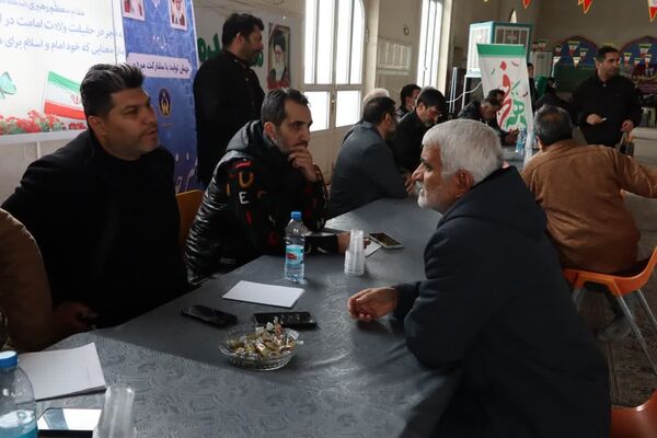 میزخدمت رایگان در مصلای محمدشهر برپا شد