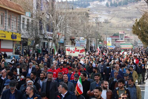 حضور حماسی کودکان و نوجوانان دورود در راهپیمایی 22 بهمن
