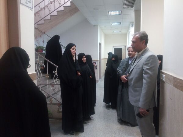 بازدید مسئولین اداره آموزش و پرورش از حوزه علمیه مکتب نرجس کاشمر