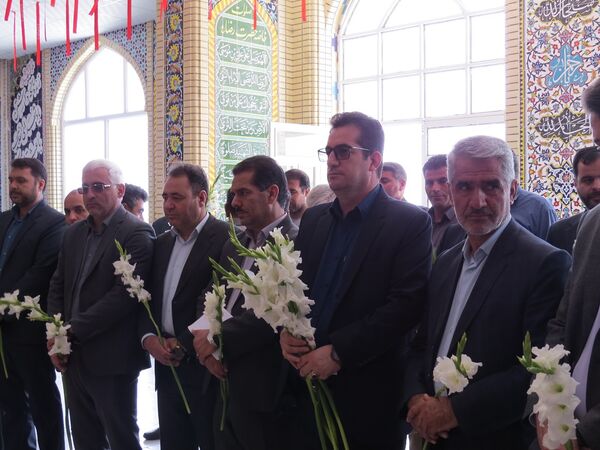 گلباران مزار شهدای دانش‌آموز و معلم در بجنورد
