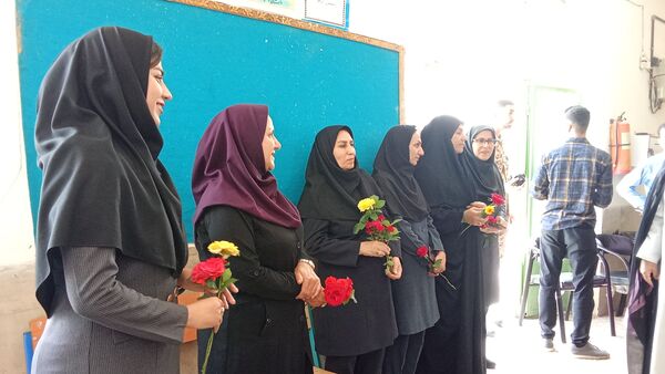 مراسم سپاس معلم در مدارس شهرستان دره شهر
