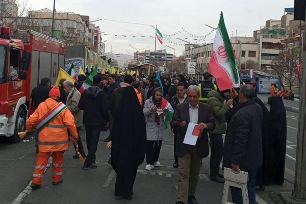 حضور مردم مقتدر تهران در راهپیمایی ۲۲ بهمن