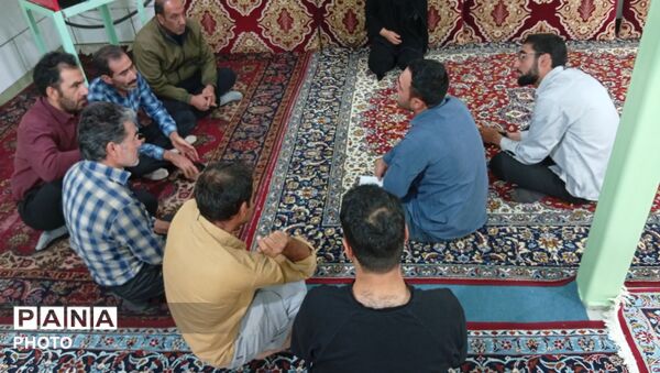 جلسه انجمن اولیا در روستای کمک سفلی