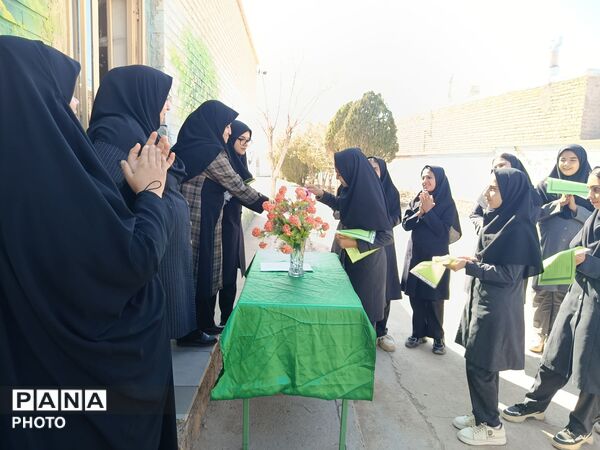 تجلیل از شاگردان برتر مدرسه گلشاد خلیل آباد