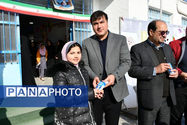 جشن شیر در مدرسه ابتدایی زینب قهرمانی مه‌ولات