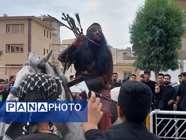 استقبال عزاداران حسینی از کاروان نمادین اسرای کربلا در قم