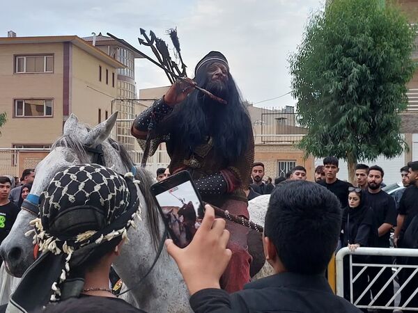 استقبال عزاداران حسینی از کاروان نمادین اسرای کربلا در قم