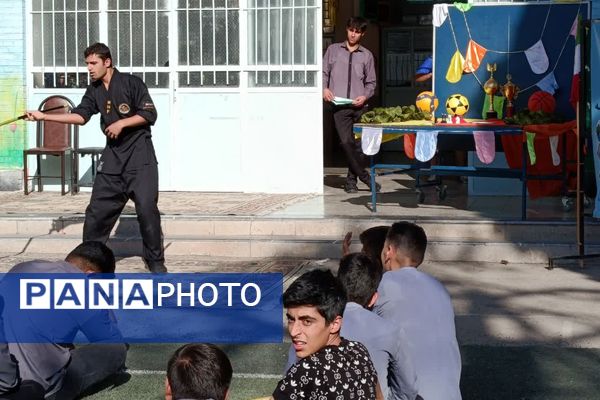 المپیاد ورزشی درون مدرسه‌ای با نمایش منش پهلوانی