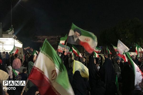  استقبال مردمی از غرفه کارشناسی مشاوره آموزش و پرورش ناحیه دو شهرری در میدان نماز 