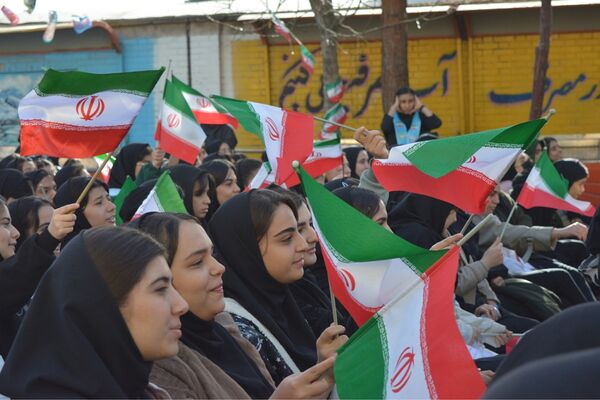 زیر پرچم ایران