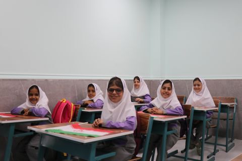 پایان تحصیل در کانکس برای کودکان بِگ‌وِردی/ افتتاح سه‌هزار و دهمین مدرسه برکت کشور به نام سردار شهیدحاجی‌زاده