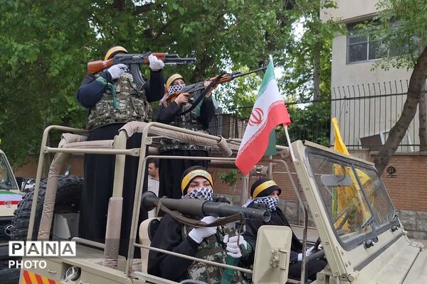 رزمایش بانوان و دختران بسیجی در شیراز