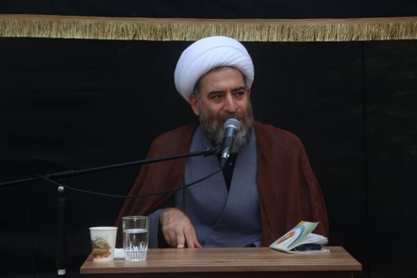 طنین دعای عرفه در پارک کوهستان یزد