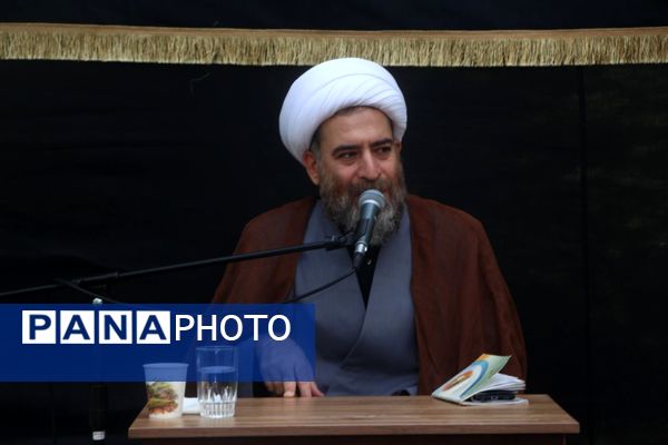 طنین دعای عرفه در پارک کوهستان یزد