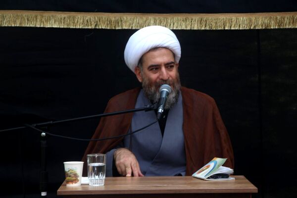 طنین دعای عرفه در پارک کوهستان یزد