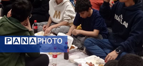 مراسم افطاری در دبیرستان استعدادهای درخشان شهید بهشتی دوره اول