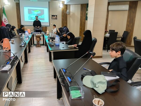 جلسه توجیهی و آموزشی دانش‌آموزان خبرنگار پانا اعزامی  استان البرز به مراسم وداع و تشییع قائد امت 