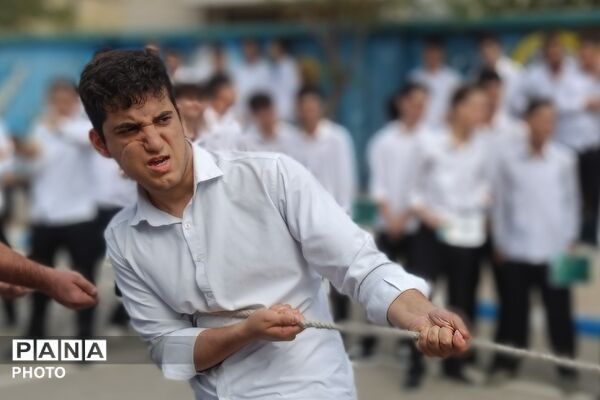 رقابت پرهیجان طناب‌کشی در بهارستان دو