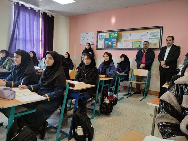 اداره یک روز مدرسه(طرح ایما) توسط دانش‌آموزان دبیرستان فرزانگان استعداد درخشان ملارد