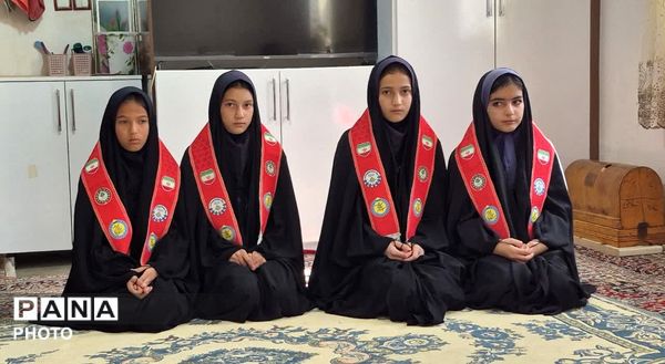 دیدار دانش آموزان پیشتاز با خانواده شهید شهامتی