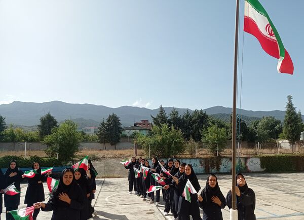 جشن جوانه‌ها در دبیرستان یاران امام 
