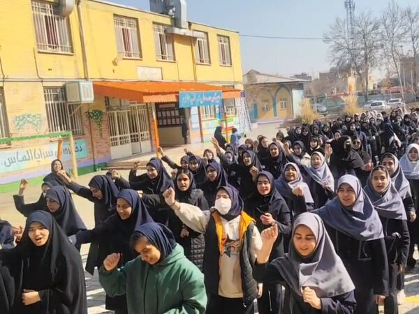 تمرین آمادگی پیشتازان دبیرستان شاهد شهید حمامی ناحیه ۶ مشهد