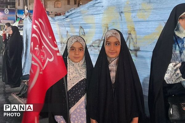 باز هم حضور پرشور و باشکوه مردم شهرستان قدس امشب درمیدان امام خامنه‌ای 