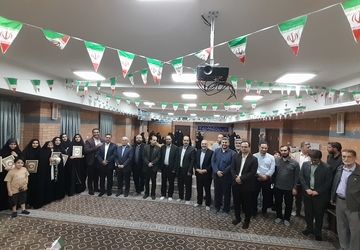 تجلیل از معلمان دبستان شهید‌ مهدی‌ هندویان‌ ناحیه یک