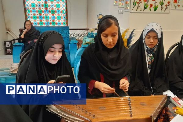 برپایی نشست ادبی به مناسبت بزرگداشت روز معلم و سعدی شیرازی