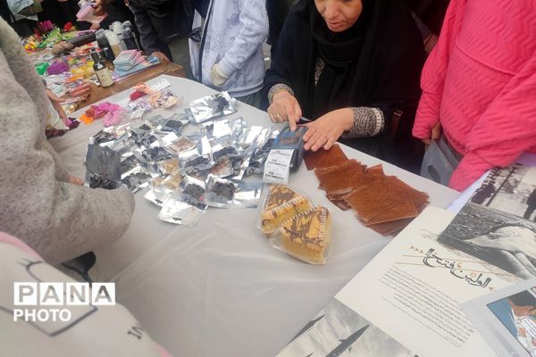 بازارچه دست سازه‌های دانش‌آموزی