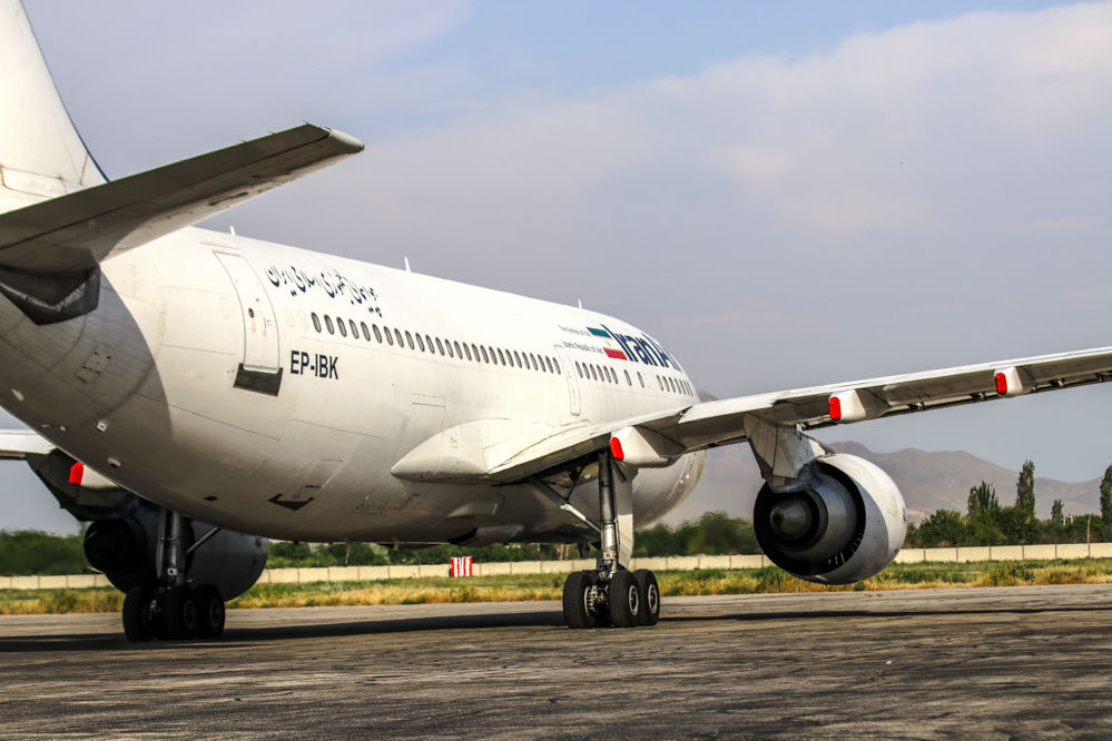 نخستین پرواز بازگشت حج تمتع وارد فرودگاه امام شد