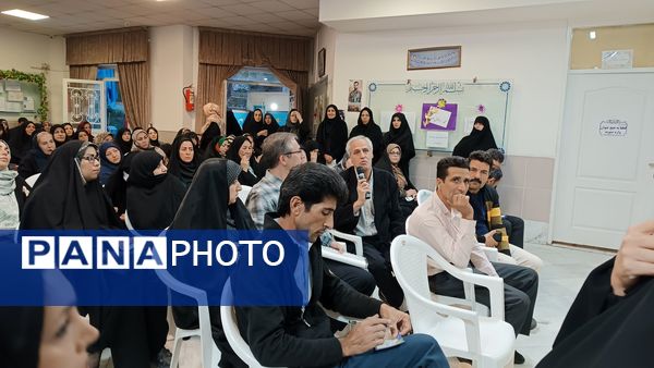 اولین مجمع عمومی اولیا و مربیان در دبیرستان شاهد ارض اقدس 