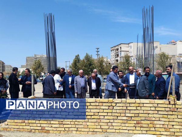 خشت‌گذاری همزمان ۳ باب مدرسه خیری مشارکتی 12 کلاسه در فردیس