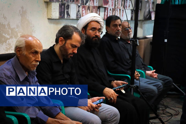 مراسم عزاداری ظهر شهادت امام رضا(ع) در مدرسه رویش کاشان