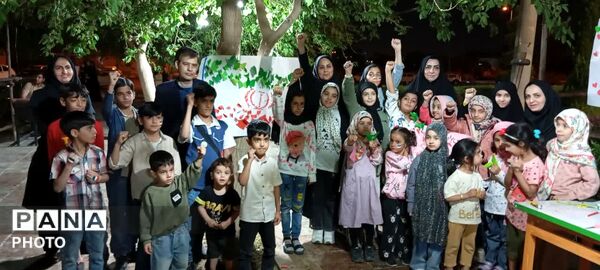 میز خدمت مدیرکل کانون پرورش فکری کودکان و نوجوانان یزد
