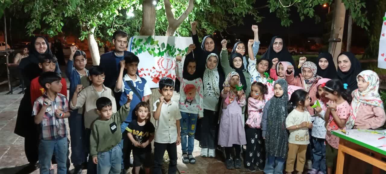 میز خدمت مدیرکل کانون پرورش فکری کودکان و نوجوانان یزد