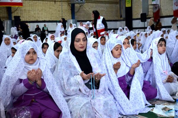 جشن تکلیف دانش‌آموزن دختر در گچساران