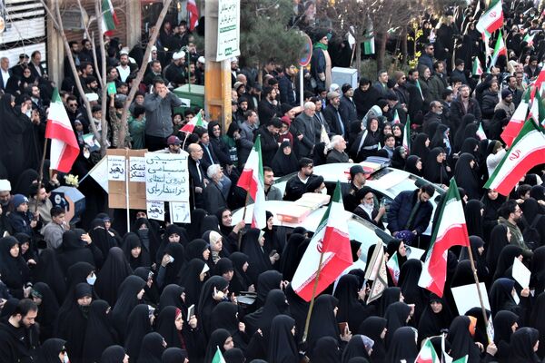 جلوه‌های حضور نوجوانان در راهپیمایی 22 دی مردم قم