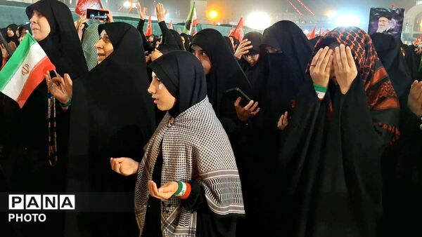 بیعت مردم با آقای شهید ایران 