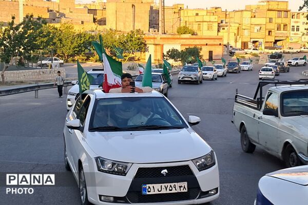 رژه‌ خودرویی با پرچم مقدس آستان‌قدس‌رضوی به مناسب دهه کرامت در بهارستان