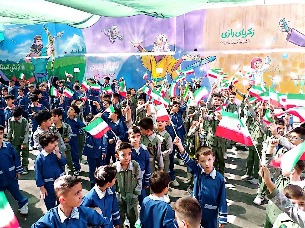 جشن آغاز سال تحصیلی و «روز پرچم» در مدرسه معراج منطقه ۱۰ تهران