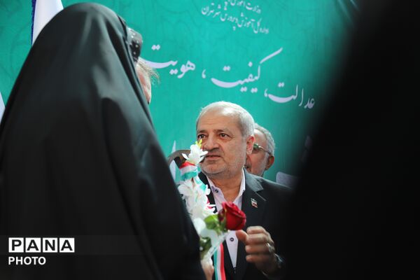 جشن شکوفه ها با حضور وزیر آموزش و پرورش 