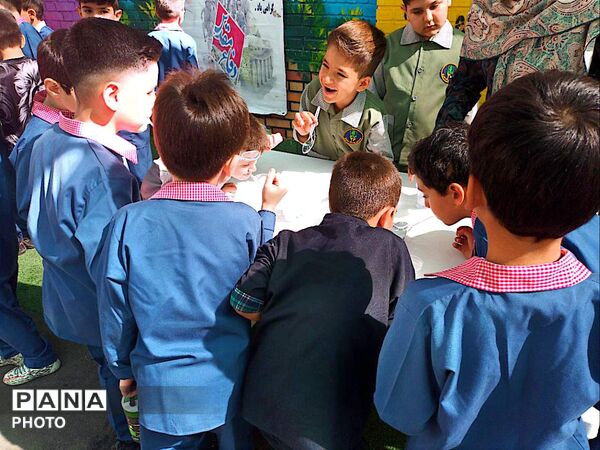 جشن آغاز سال تحصیلی و «روز پرچم» در مدرسه معراج منطقه ۱۰ تهران