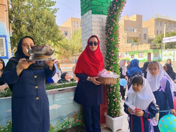 جشن شکوفه ها در مدارس شهرستان قدس، آغاز طلایی و شیرین  سال تحصیلی