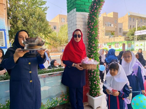 جشن شکوفه ها در مدارس شهرستان قدس، آغاز طلایی و شیرین  سال تحصیلی