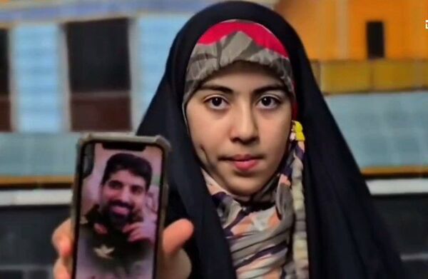 جشن انقلاب در دبستان لاله‌های انقلاب 
