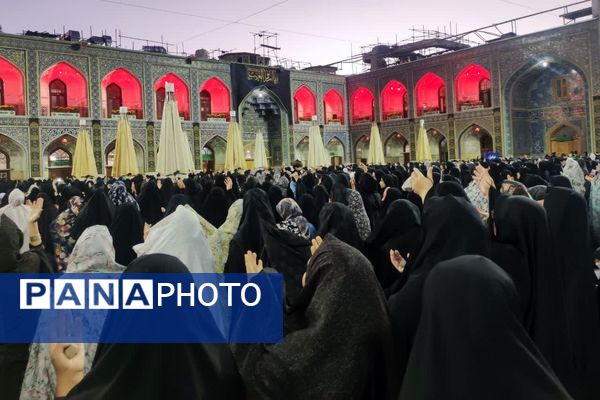 برگزاری نماز جماعت در حرم مطهر امام رضا (ع)