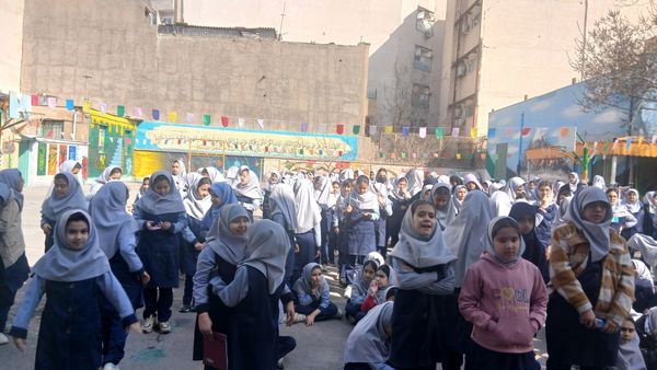 بزرگداشت روز ۲۲ بهمن  در دبستان میثاق 