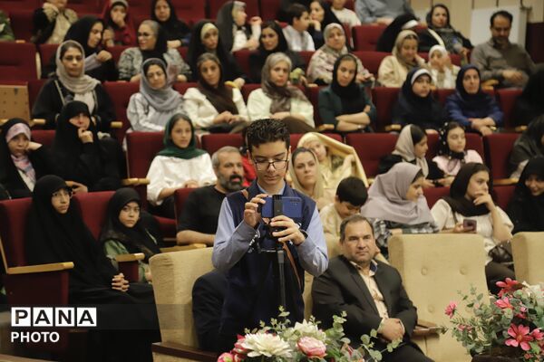  جشنواره «آینه عشق» در دبیرستان شاهد شهدای هفتم تیر 