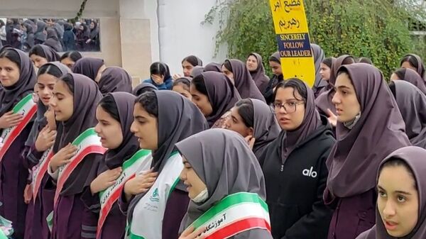 زنگ انقلاب در مدرسه پروین اعتصامی املش طنین انداز شد